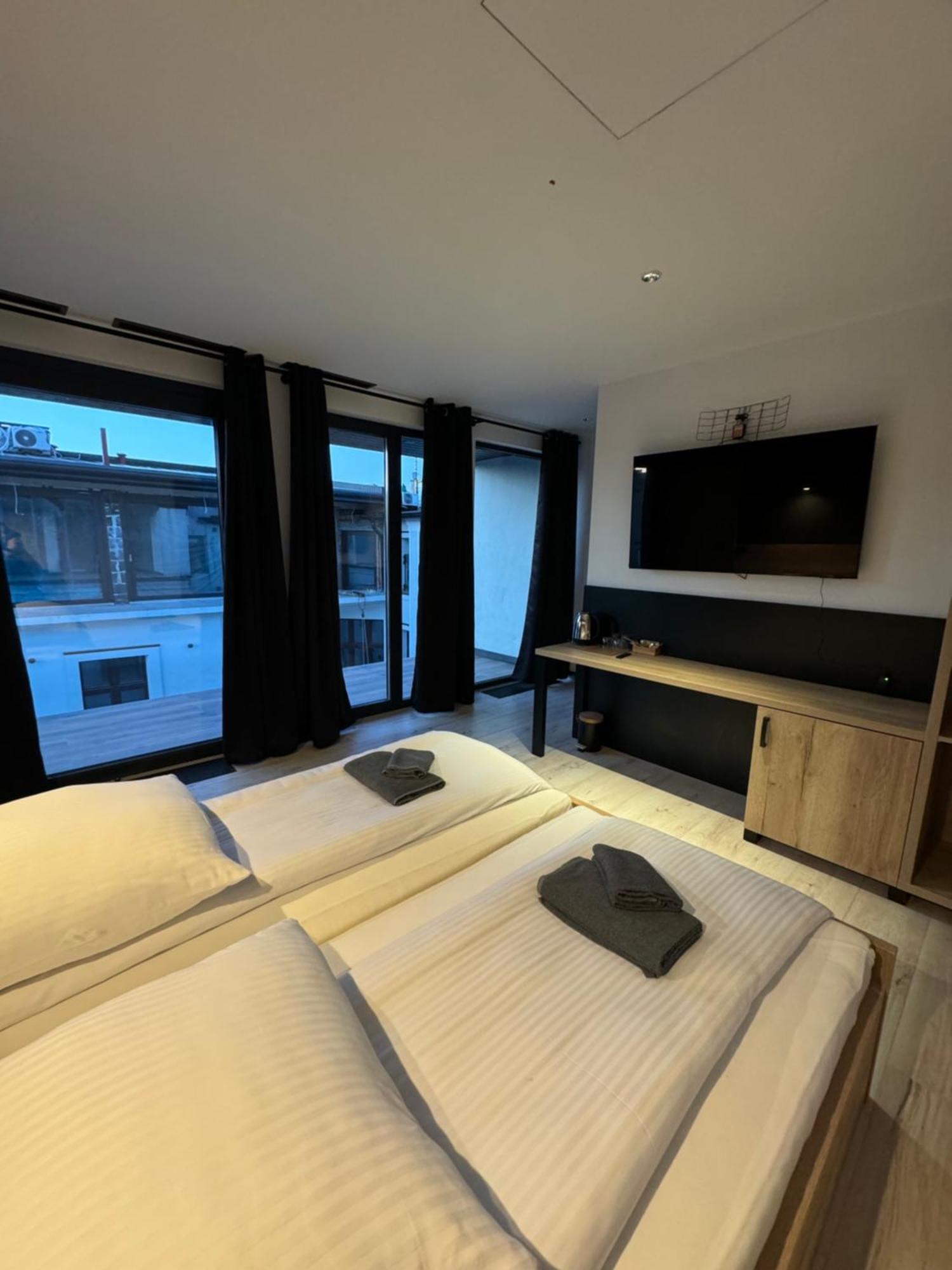Aparthotel Lodz 55 Piotrkowska Bagian luar foto
